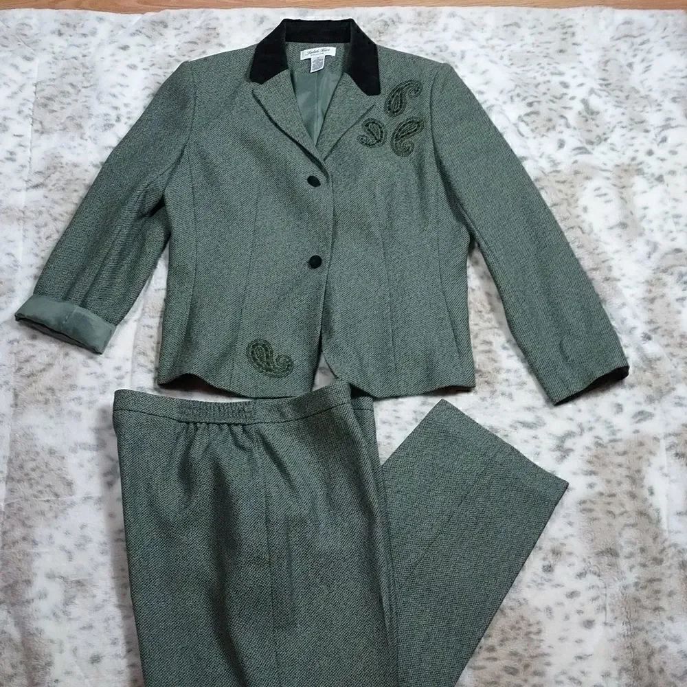Judith Hart 2pc. Pantsuit  